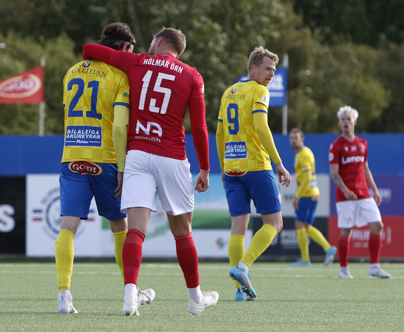 Myndir: Hólmar reiddist og taldi Nökkva hafa reynt að plata dómarann