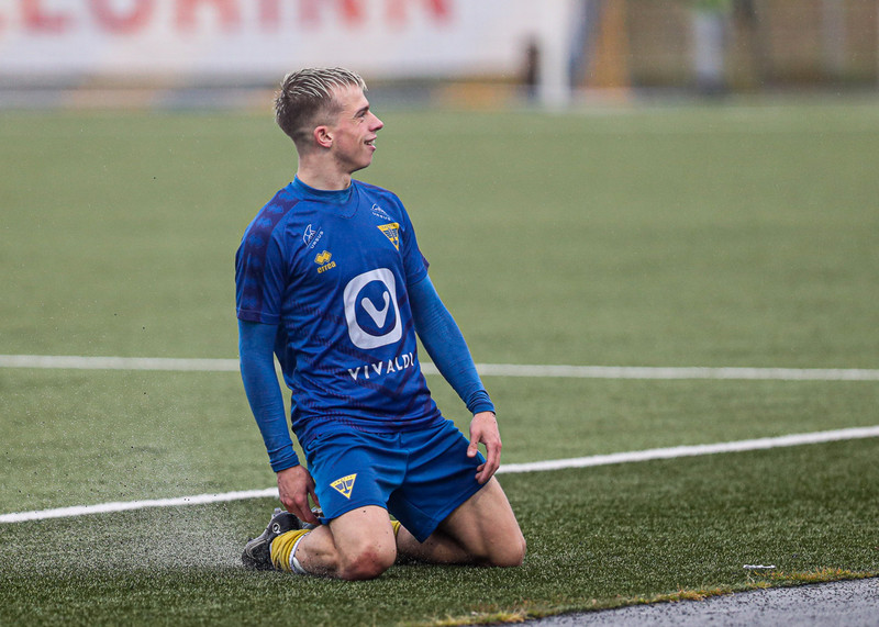 Kjartan Kári Halldórsson (Grótta) - Mjög efnilegur leikmaður sem bestu lið landsins hljóta að horfa til. Er markahæstur í deildinni með 14 mörk.