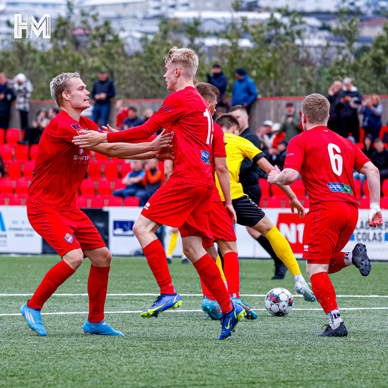 Haukar yfirgefa Hafnarfjörð á meðan nýtt gervigras er lagt