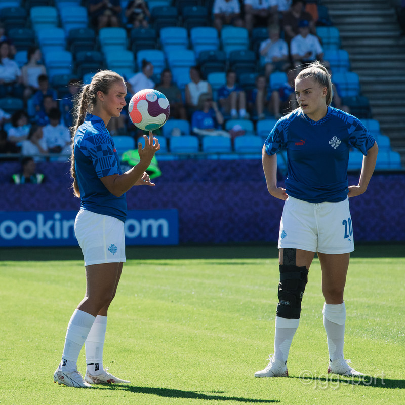Alexandra og Guðný Árnadóttir. Fiorentina mætir einmitt AC Milan, liði Guðnýjar, í fyrstu umferð Serie A um næstu helgi.