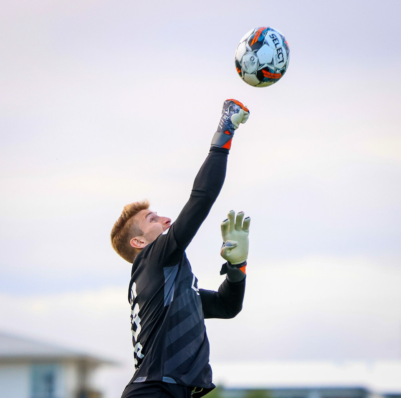Frederik í leik með Val.