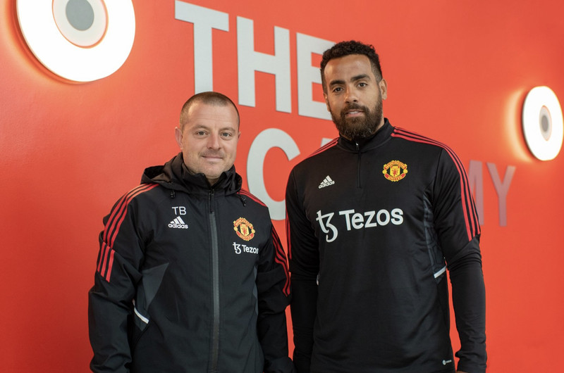 Tom Huddlestone (t.h.) verður spilandi þjálfari U23 ára liðsins
