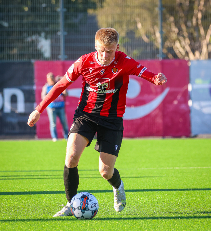 Ari Sigurpálsson gerði eina markið í fyrri leiknum. Hér er hann í leiknum á heimavelli hamingjunnar í Víkinni.