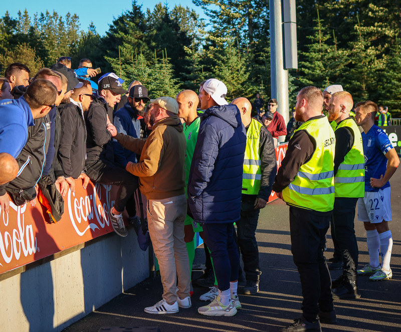 Myndir: Leikmenn Lech Poznan þurftu að svara fyrir tapið fyrir framan stúkuna