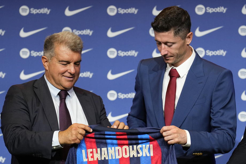 Joan Laporta, forseti Barcelona og Robert Lewandowski
