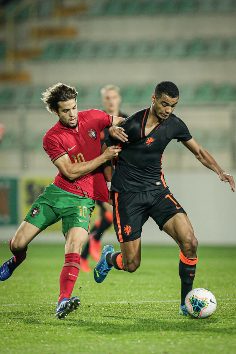 Cody Gakpo í leik með hollenska U21 landsliðinu.