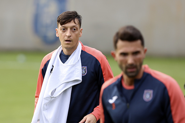 Mesut Özil á æfingunni í gær.