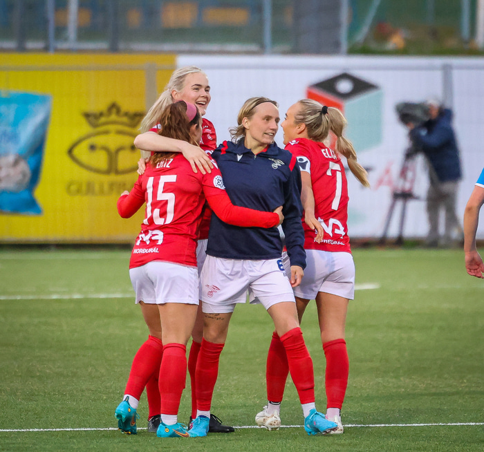 Valur er á toppi Bestu deildarinnar og er komið í bikarúrslit.