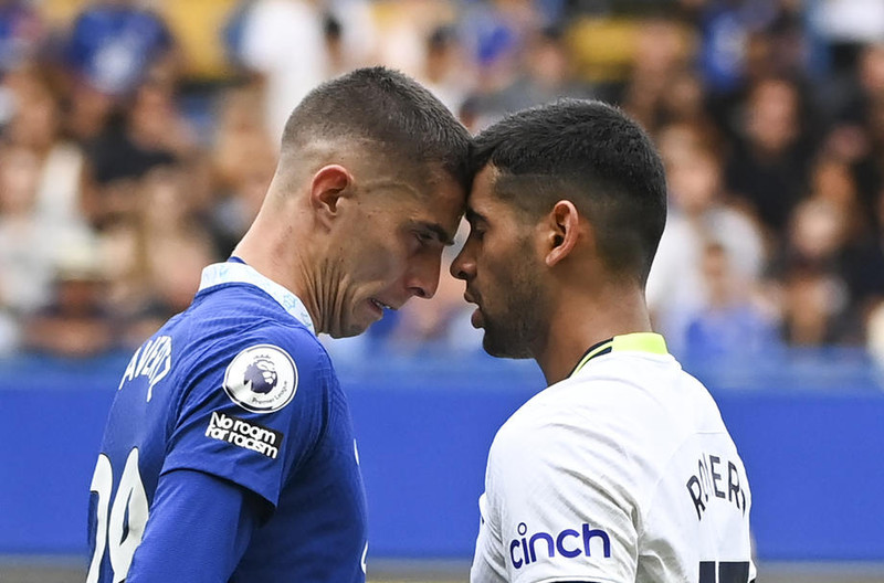 Þegar Romero slapp vegna samúðar Mike Dean
