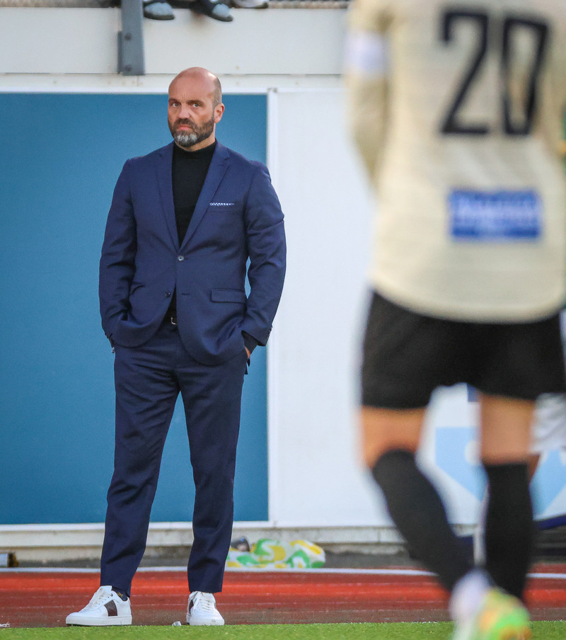 Arnar Gunnlaugsson þjálfari Víkinga R í Kópavogi í kvöld.