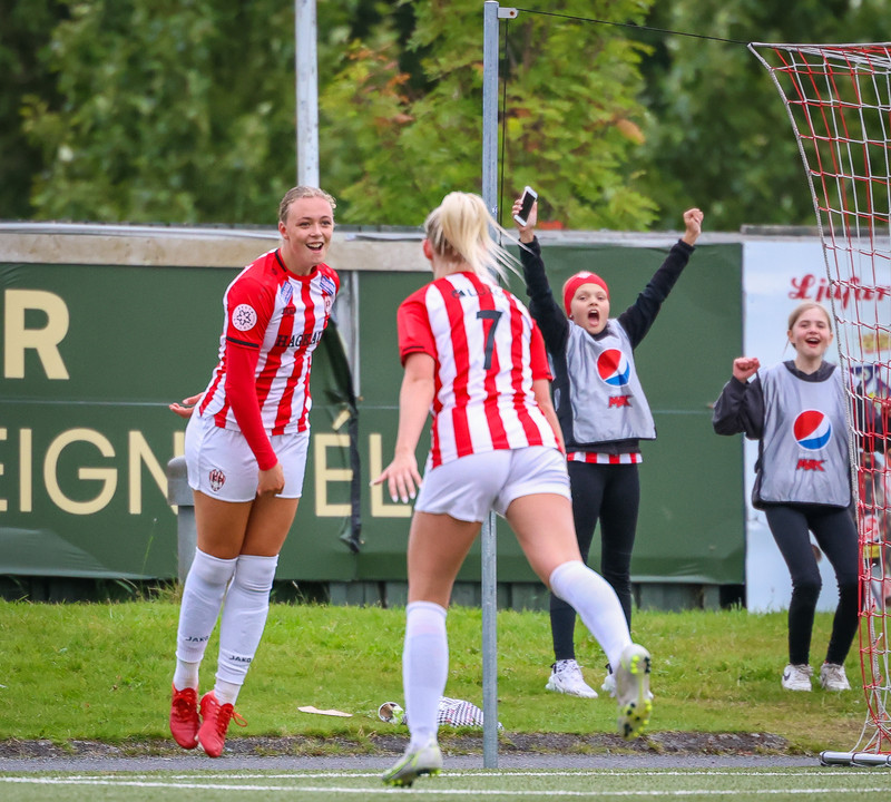 Myndaveisla: Stórsigur Þróttar á ÍBV