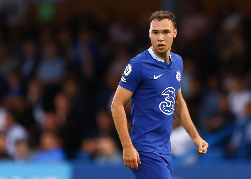 Framlengir við Chelsea og fer til Hull (Staðfest)