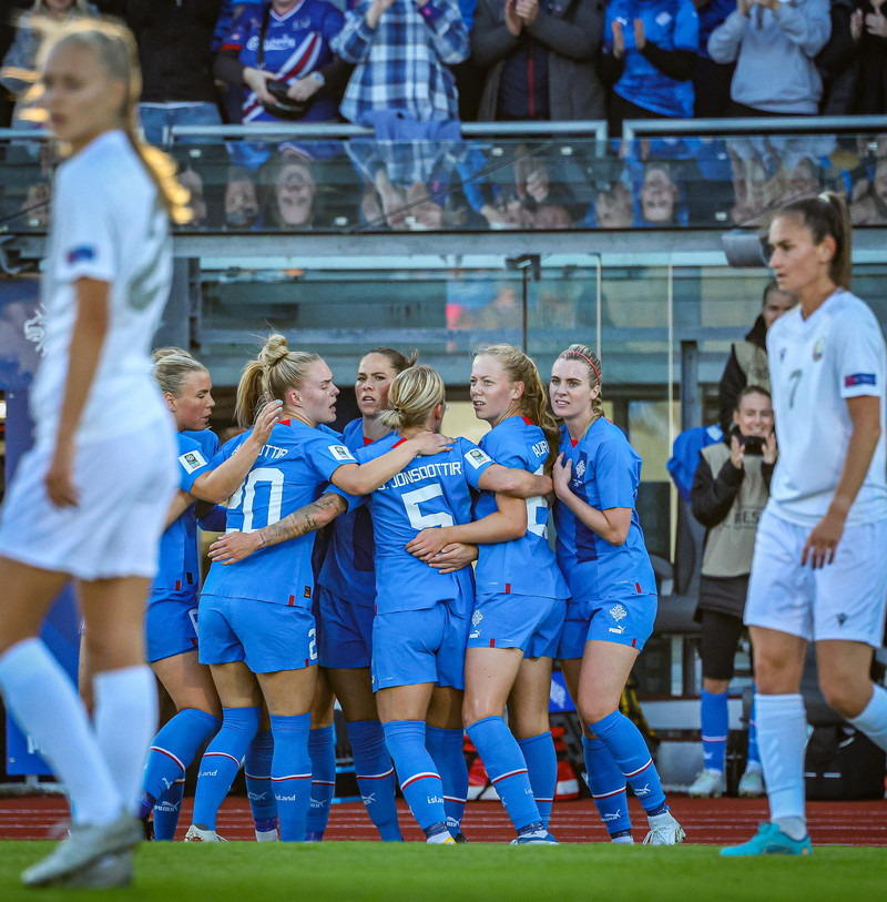 Myndir: Sara faðmaði Sif - „Persónuleg ástæða"