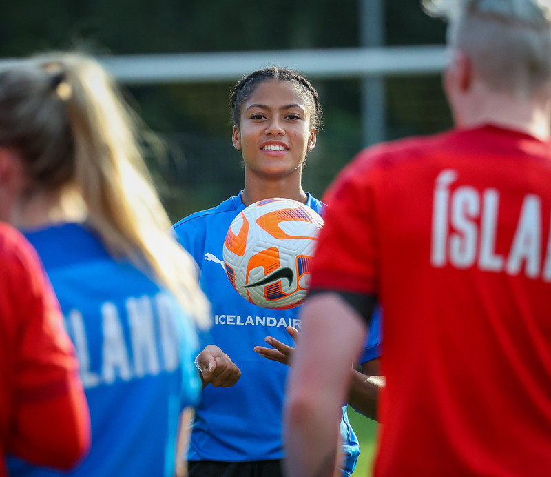 Myndaveisla: Ísland æfði á velli smáliðs