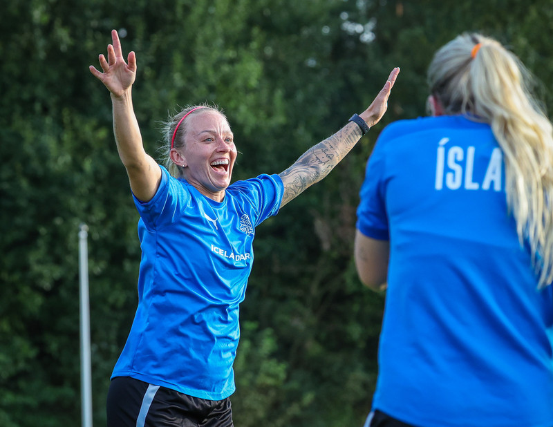 Myndaveisla: Ísland æfði á velli smáliðs