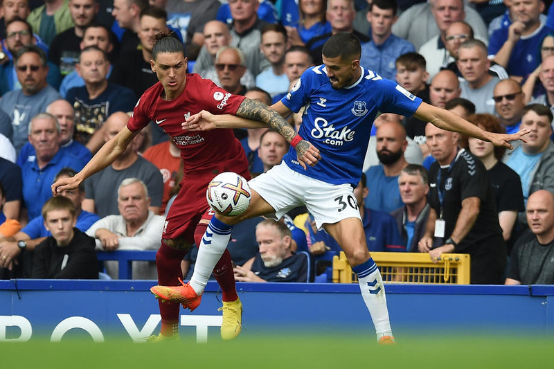 <b>Conor Coady (Everton)</b> Frábær varnarmaður sem hreyfir sig eins og framherji í vítateig andstæðinganna. Hann elskar að skora mörk og leitast eftir því að gera það.
