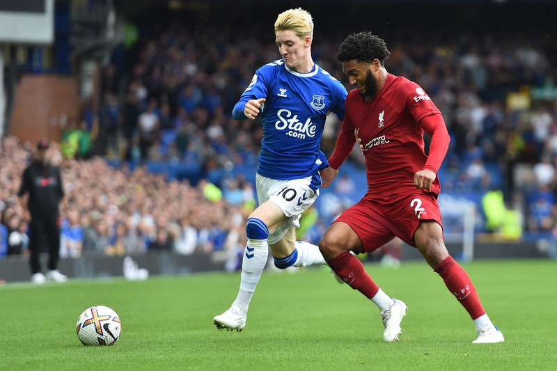 <b>Varnarmaður: Joe Gomez (Liverpool)</b> - Jákvætt að sjá hann spila eftir erfið meiðsli og hann er finna sitt besta form. Hann var yfirvegaður í nágrannaslagnum. Van Dijk er ekki upp á sitt besta og Klopp þarf að hafa einhvern sem hann getur treyst við hlið Hollendingsins.