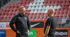 Knúsaði aðstoðarþjálfarann en gjöfin er leyndarmál