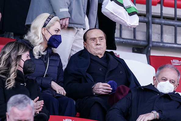 Silvio Berlusconi í stúkunni.