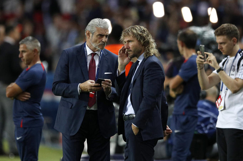 Maurizio Arrivabene ræðir málin við Pavel Nedved.