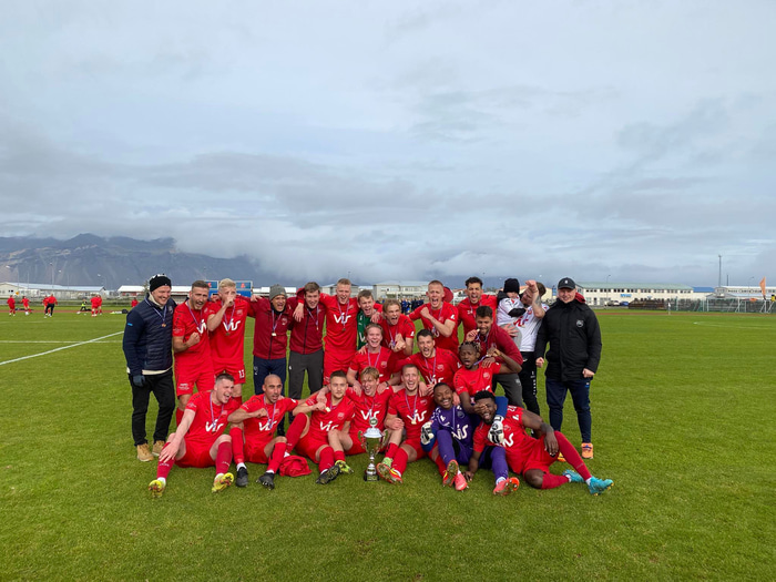 Sindra liðið eftir leikinn í dag.