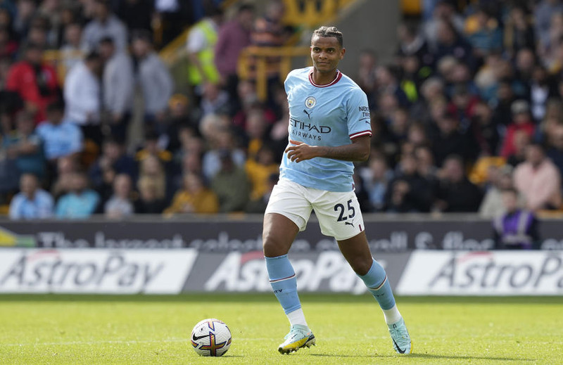 <b>Varnarmaður - Manuel Akanji (Manchester City):</b> - Svisslendingurinn hefur reynst frábær viðbót hjá Manchester City. Svissneski varnarmaðurinn spilar af miklu öryggi og getur bæði leikið í þriggja og fjögurra manna línu.