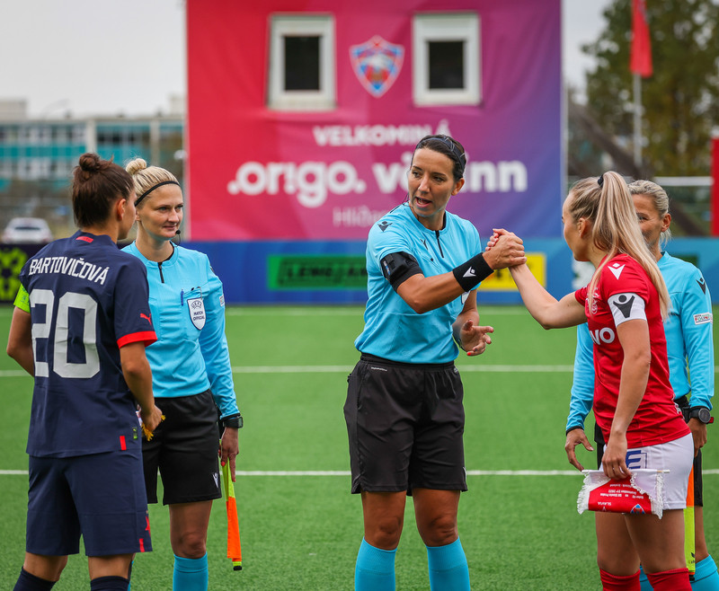 Myndaveisla: Naumt tap hjá Val gegn Slavia Prag