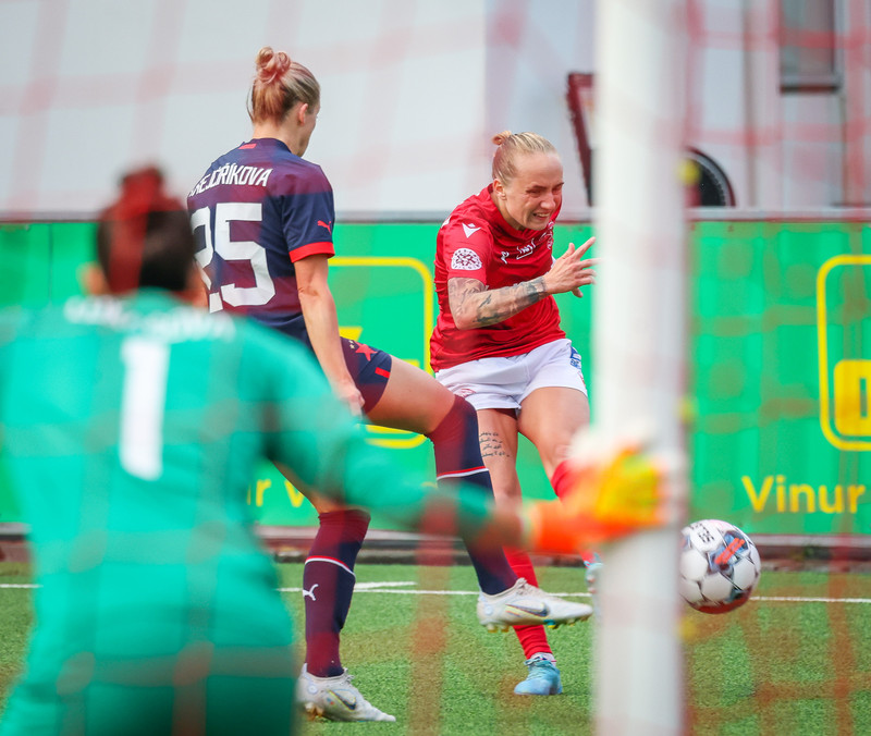 Myndaveisla: Naumt tap hjá Val gegn Slavia Prag