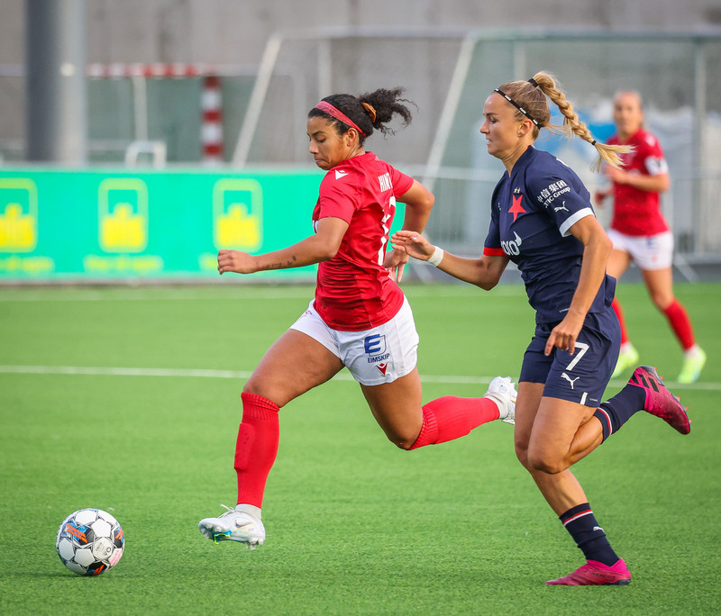 Myndaveisla: Naumt tap hjá Val gegn Slavia Prag