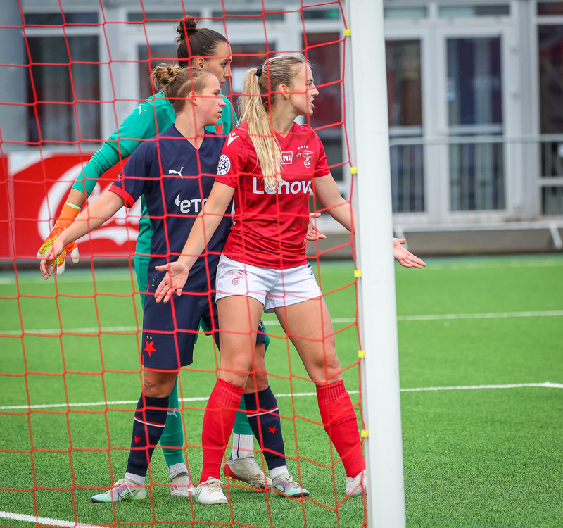 Myndaveisla: Naumt tap hjá Val gegn Slavia Prag
