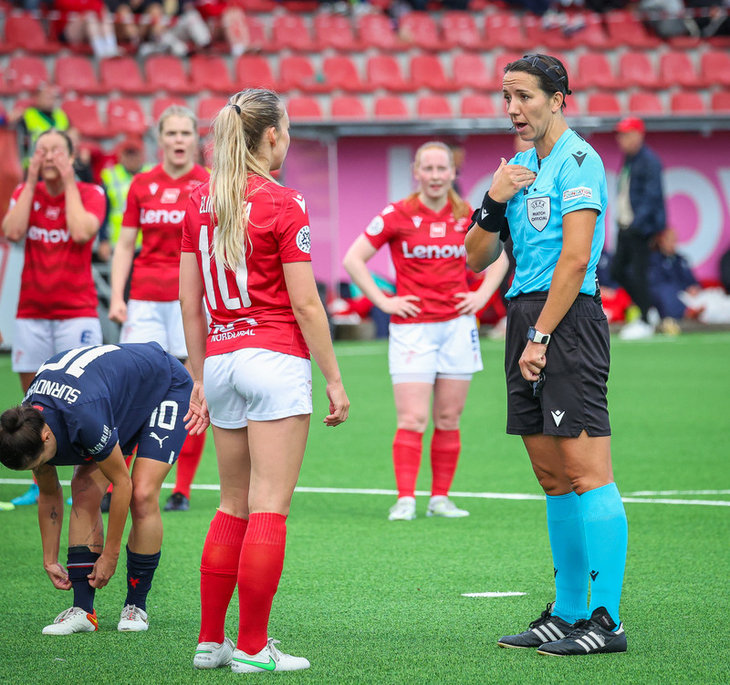 Myndaveisla: Naumt tap hjá Val gegn Slavia Prag