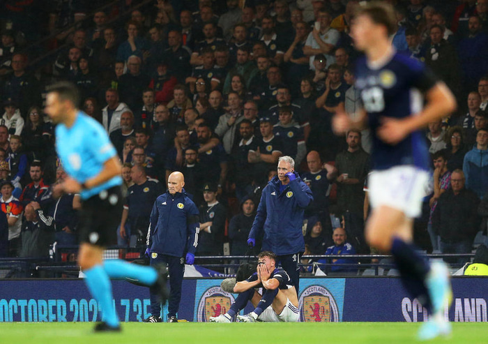 Nathan Patterson liggur hér meiddur