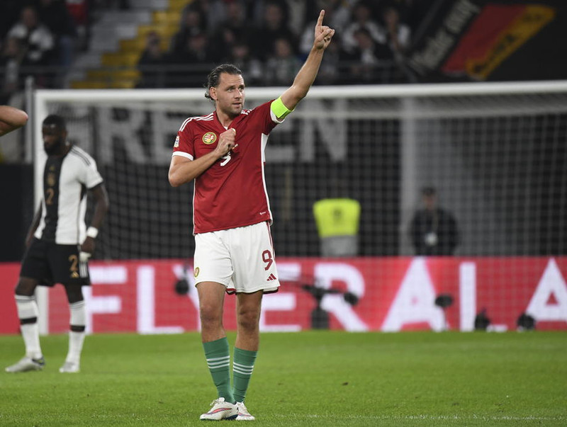 Adam Szalai fagnar marki sínu gegn Þjóðverjum