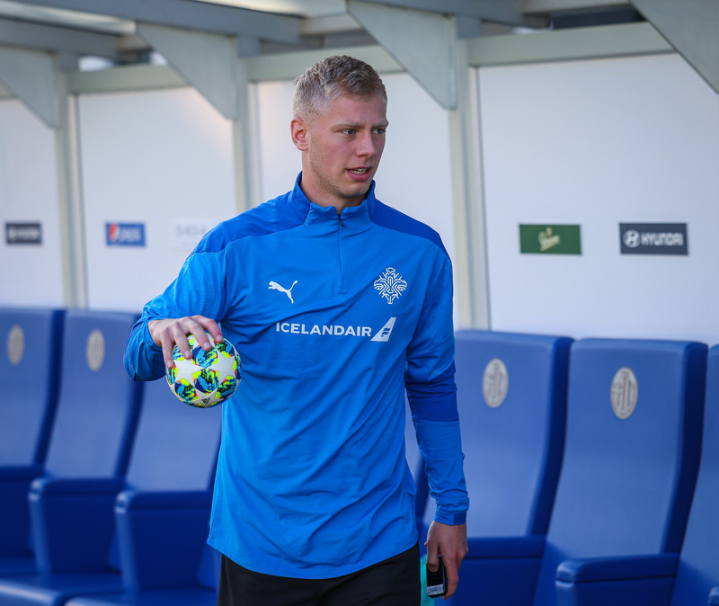 Hann er úr Mosfellsbænum sem þykir mikill handboltabær.