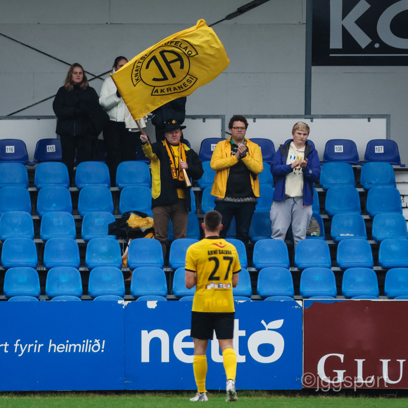 Skagamenn eru á botninum.