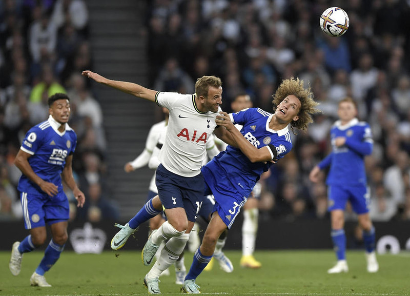<b>Varnarmaður: Wout Faes (Leicester) - </b> Crooks var ekki viss með Faes þegar hann kom en núna er hann að sýna að hann getur plumað sig í deildinni. Faes hefur hjálpað Leicester að halda hreinu í sex af síðustu sjö leikjum og var virkilega góður gegn West Ham.