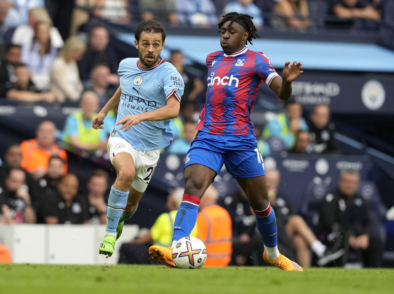 <b>Miðjumaður: Eberechi Eze (Crystal Palace)</b> - Fór með himinskautum og skoraði bæði mörkin í 2-0 sigri gegn Bournemouth. Fékk stuðningsmenn Palace til að standa á fætur trekk í trekk.