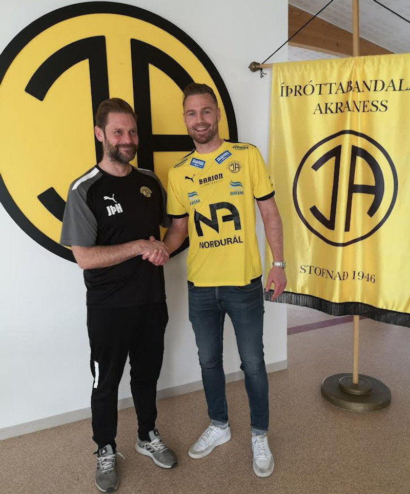 Arnór er kominn í gult.