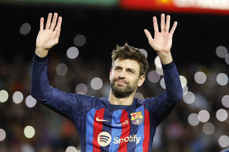 Pique: Barcelona mun berjast um titla