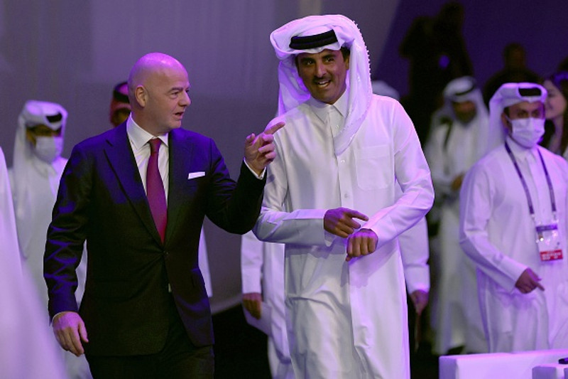 Infantino, forseti FIFA, með emírnum í Katar.