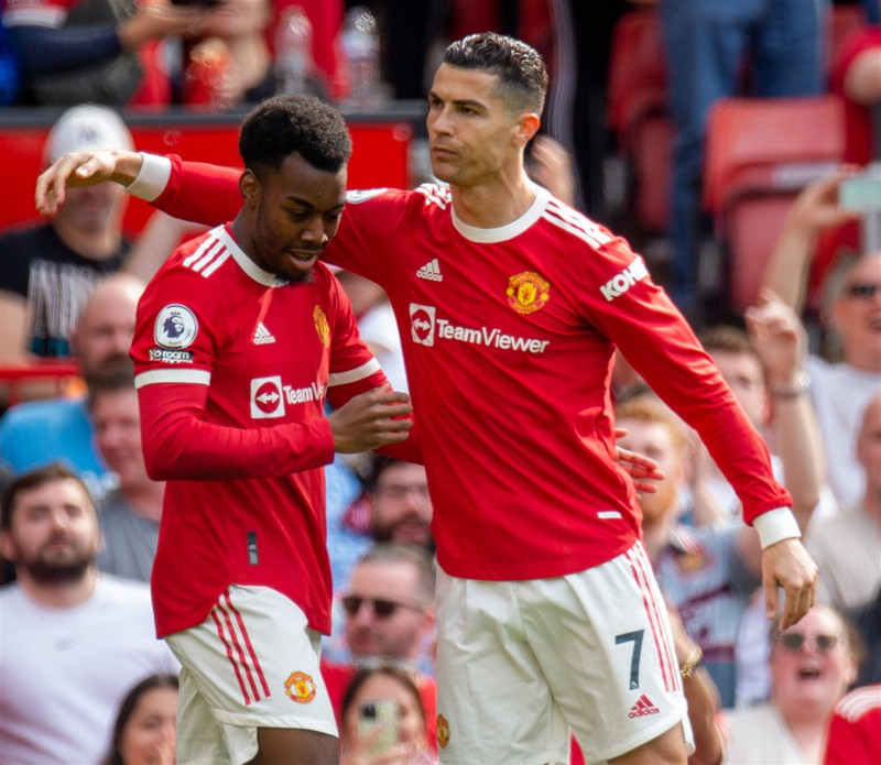 Newcastle kaupir Elanga (Staðfest) - Man Utd fær hluta