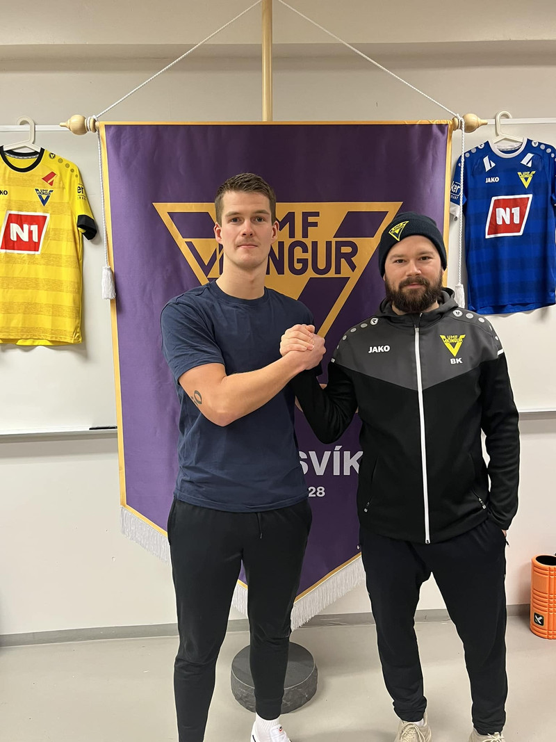 Konráð framlengir við Víking Ó