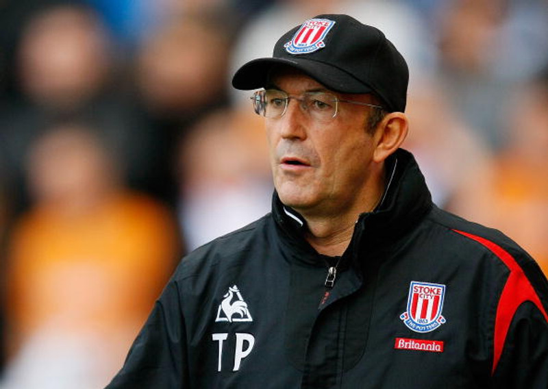 VERST KLÆDDIR: 1. Tony Pulis, Stoke City – Það var ekki erfitt að velja þetta. Maðurinn hefur greinilega engann áhuga á að suita sig upp fyrir hliðarlínuna. Kannski líður honum best svona eða þetta er hjátrú. Allavega skelfing og ekki spilar liðið hans fallega knattspyrnu heldur. Væri til í að sjá innlit á heimilið hjá honum.