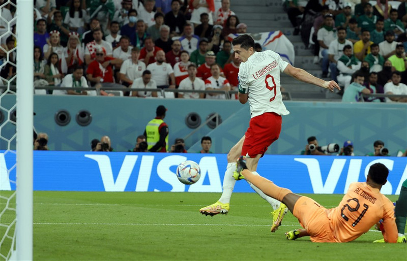 Lewandowski skorar.