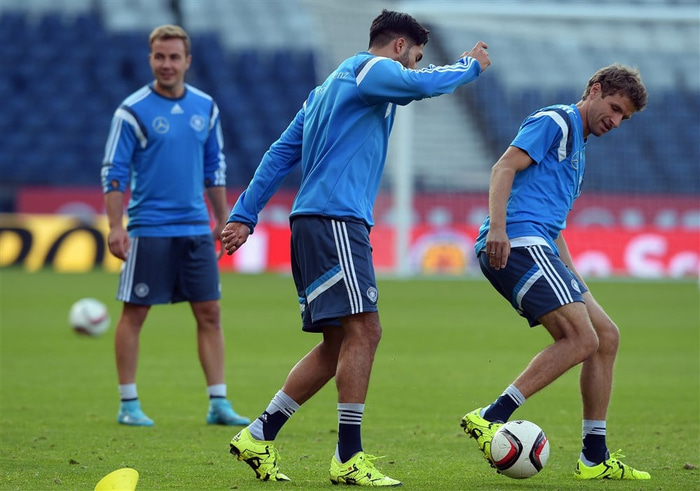 Mario Götze t.v. og Thomas Muller t.h.