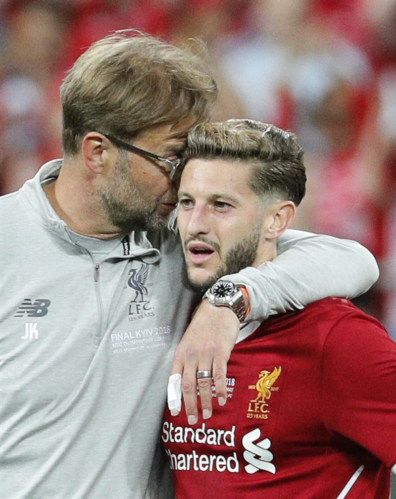 Lallana vann ensku úrvalsdeildina og Meistaradeildina með Liverpool.