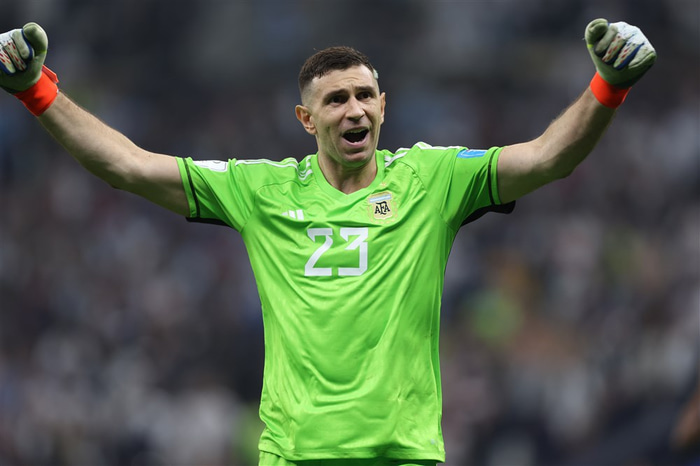 Emiliano Martinez.