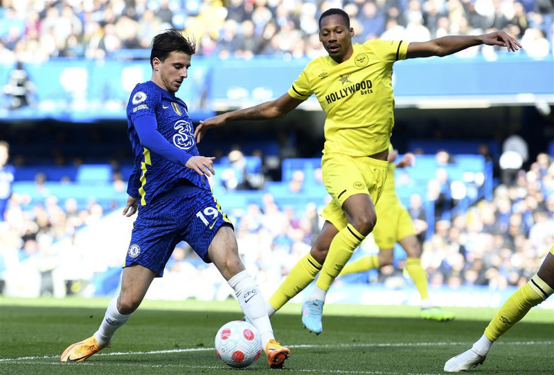 <b>Varnarmaður: Ethan Pinnock (Brentford)</b> - Fékk að heyra það frá Crooks fyrir frammistöðuna gegn Aston Villa í októer en Thomas Frank hefur haldið áfram að velja hann í liðið. Úrslitin hjá Brentford hafa farið batnandi og stjórar hafa bara trú á leikmönnum sem þeir geta treyst. Var mjög góður í sigrinum á West Ham.