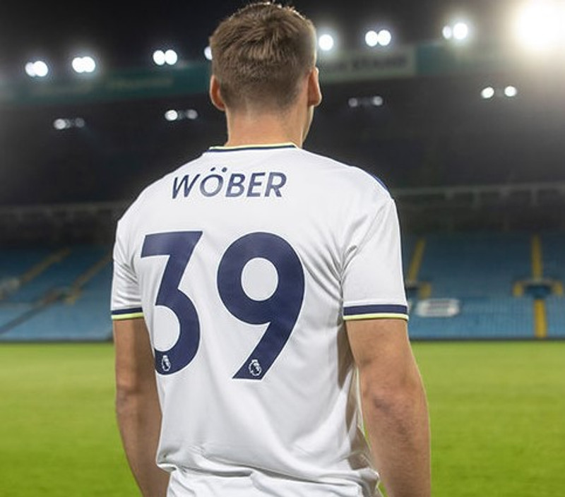 Max Wöber skoraði í sigri Leeds