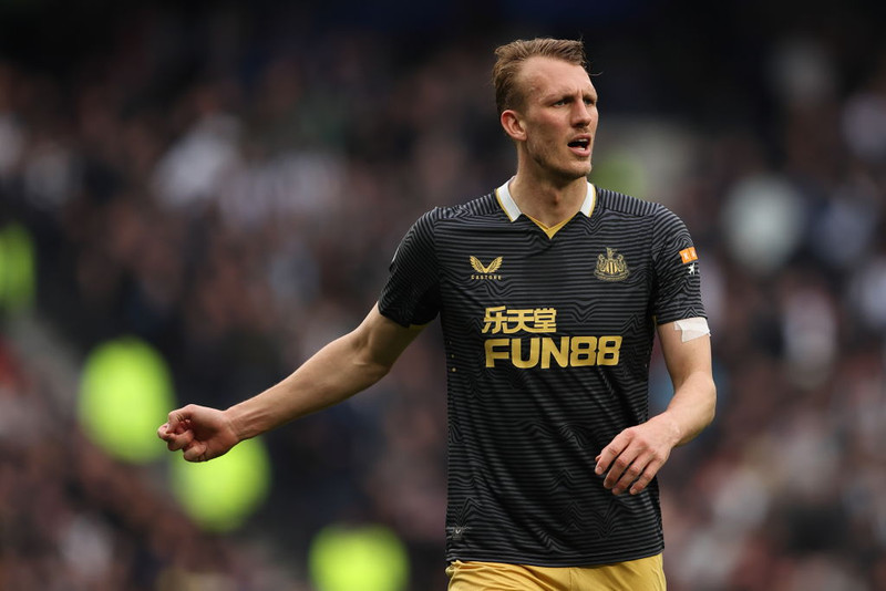 <b>Varnarmaður: Dan Burn (Newcastle)</b> - Tveir miðverðir af gamla skólanum í liði vikunnar. Burn hélt Chris Wood, sjóðheitum sóknarmanni Nottingham Forest, algjörlega í skefjum. Newcastle fagnaði sigri og Wood átti bara eina snertingu á boltann í vítateig Newcastle.
